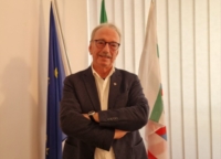  PUGLIA :DIVIETO DEI CELLULARI A SCUOLA NON AFFRONTA IL PROBLEMA