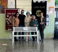 FASANO : LIONS E  LEO CLUB DONANO UNA PANCHINA BIANCA