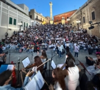 BRINDISI : IC SANTA CHIARA : OMAGGIO A BATTISTI