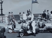 BRINDISI : VESPA CLUB : RINTRACCIATO STORICO PORTA BANDIERA