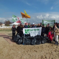 Fare Verde trova in Salento un �mare� di bottiglie di plastica