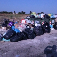 ESPOSITO E APRILE COBAS : non possono pagare i lavoratori i disservizi della ditta rifiuti