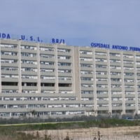 Ospedale Perrino : cattivo funzionamento degli ascensori